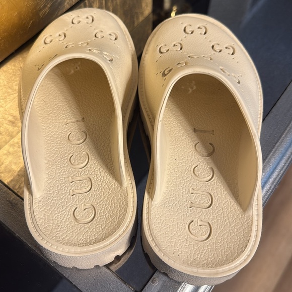 Cream colored women’s clogs size 35 (will fits 6-6.5) - Picture 2 of 5